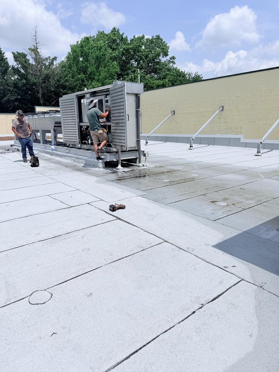 Rooftop HVAC unit being installed on a commercial building in Northern Virginia